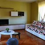 Neda Apartment Kampor